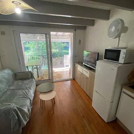 Le Nichoir La Franqui 4 People Air Conditioning